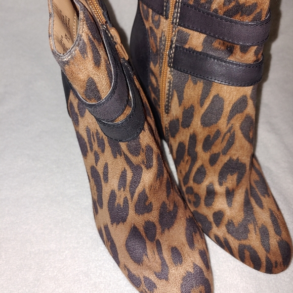 Wedge Heel Boots - Size 9 - Picture 2 of 5